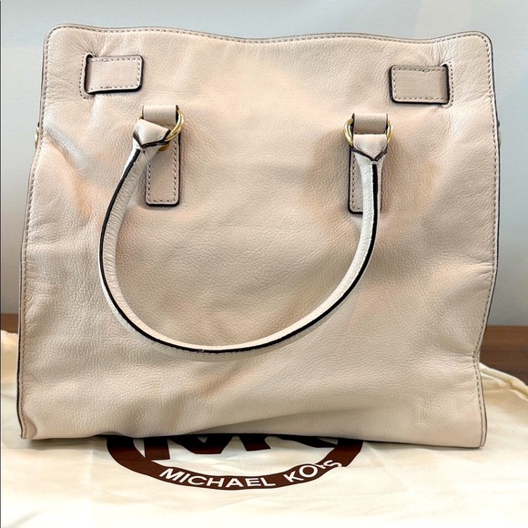 Michael Kors White/Bone Leather Large Hamilton North South Tote. - Picture 15 of 17